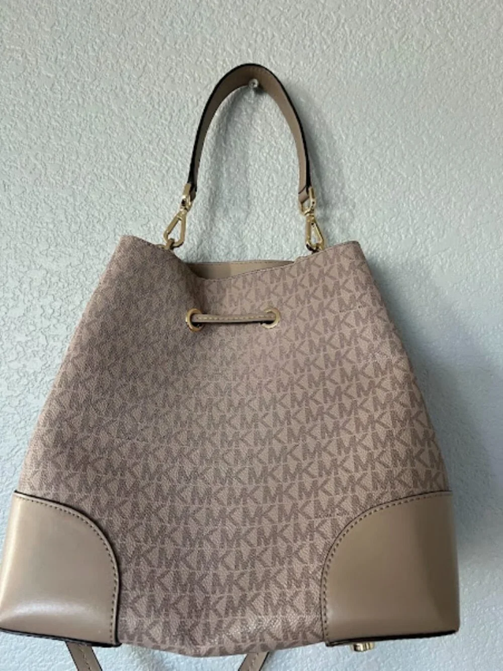 Michael Kors Tan Beige Mercer MK Monogram Logo Bucket Bag Crossbody Purse